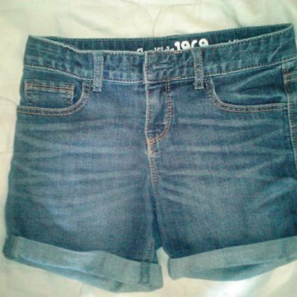 Girls shorts ***Like new condition*** - Picture 3 of 3